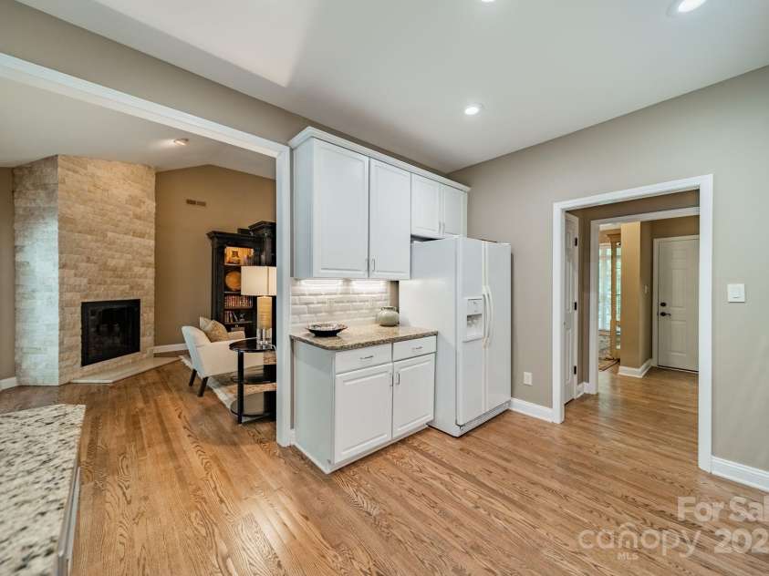 4033 Weddington Manor Court, Matthews, NC 28104.  MLS# CAR4252103, YatesRealty ID 13212. 