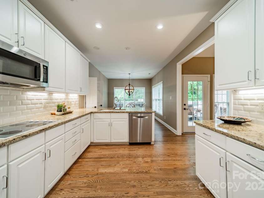 4033 Weddington Manor Court, Matthews, NC 28104.  MLS# CAR4252103, YatesRealty ID 13212. 