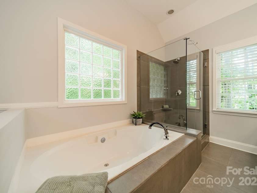 4033 Weddington Manor Court, Matthews, NC 28104.  MLS# CAR4252103, YatesRealty ID 13212. 