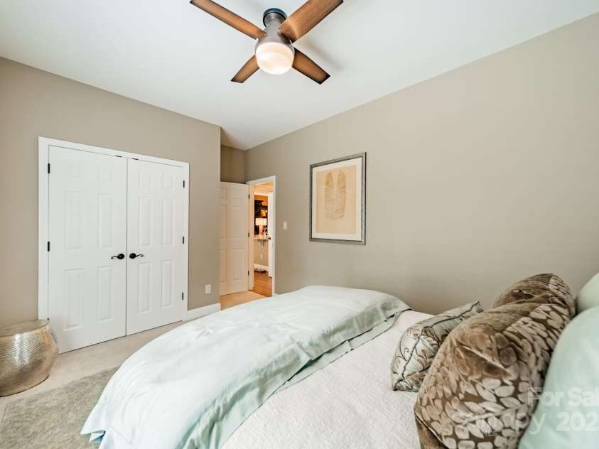 4033 Weddington Manor Court, Matthews, NC 28104.  MLS# CAR4252103, YatesRealty ID 13212. 
