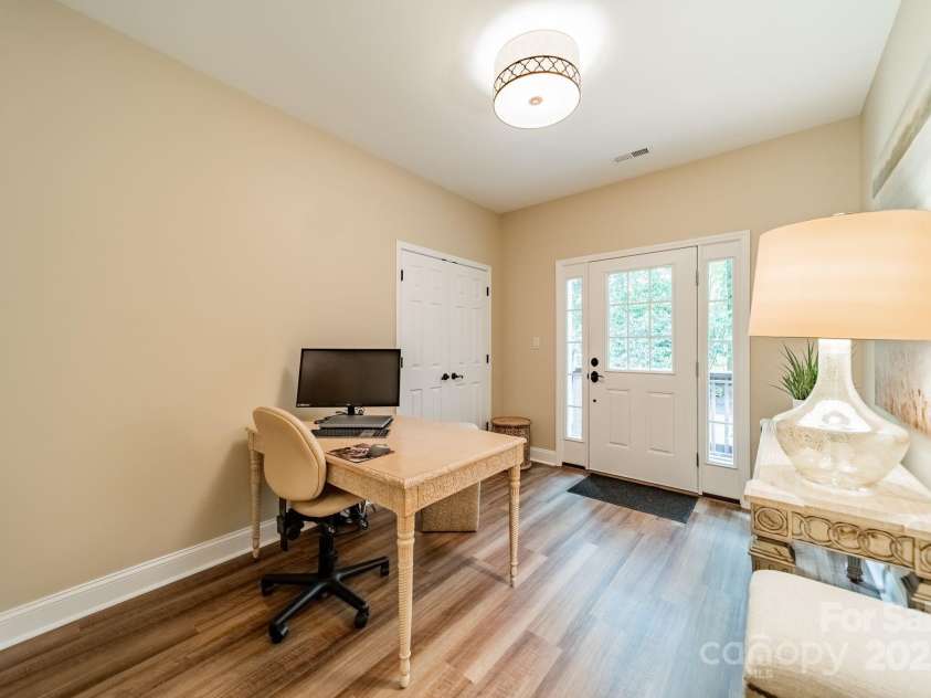 4033 Weddington Manor Court, Matthews, NC 28104.  MLS# CAR4252103, YatesRealty ID 13212. 