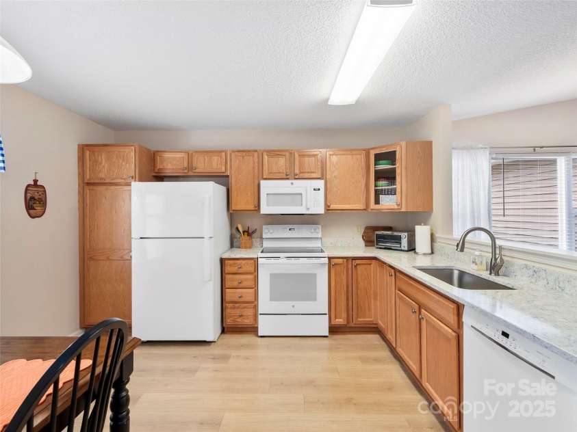 3901 Wood Duck Way, Hendersonville, NC 28792.  MLS# CAR4328986, YatesRealty ID 13213. 