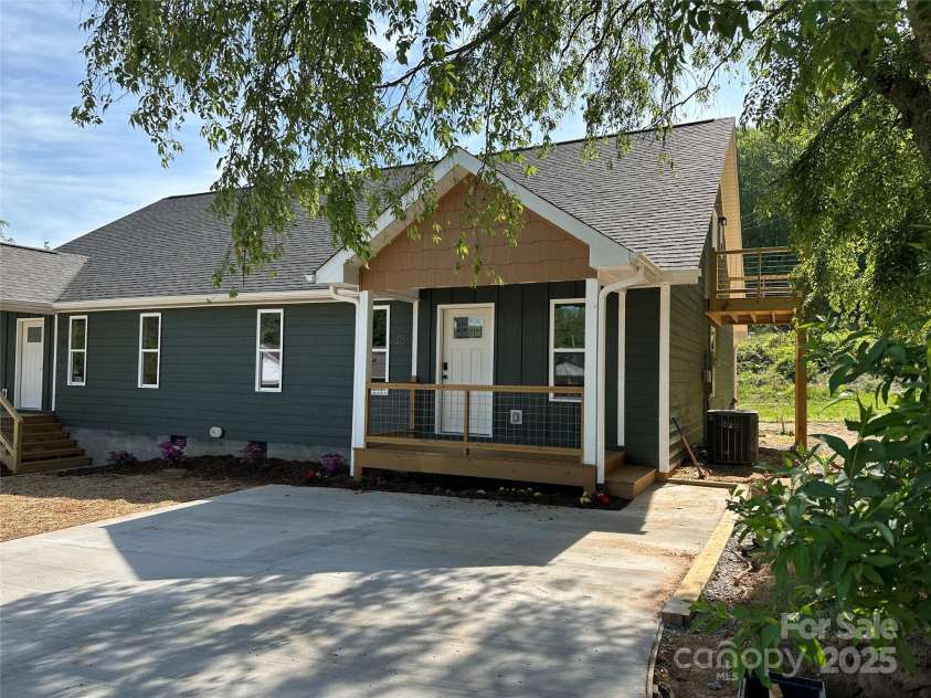 58 Glenview Street, Marion, NC 28752.  MLS# CAR4238717, YatesRealty ID 13215. 