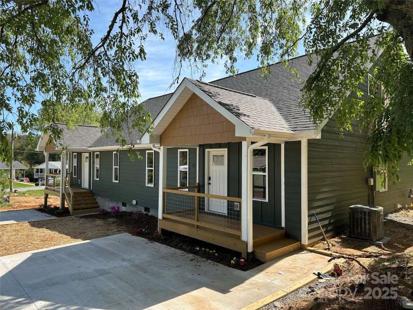 58 Glenview Street, Marion, NC 28752.  MLS# CAR4238717, YatesRealty ID 13215. 