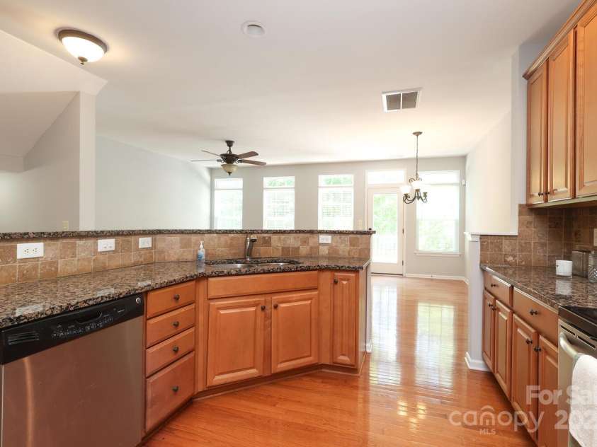 729 Naramore Street, Davidson, NC 28036.  MLS# CAR4280784, YatesRealty ID 13216. 