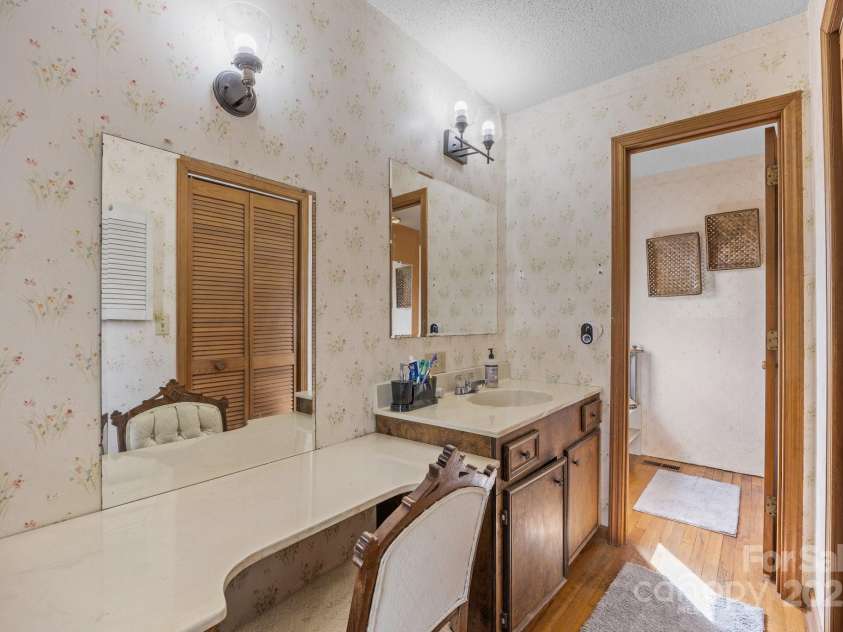774 Belleview Road, Franklin, NC 28734.  MLS# CAR4244311, YatesRealty ID 13217. 