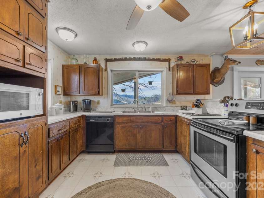 774 Belleview Road, Franklin, NC 28734.  MLS# CAR4244311, YatesRealty ID 13217. 