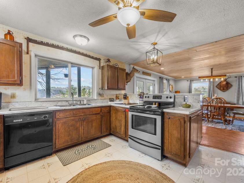 774 Belleview Road, Franklin, NC 28734.  MLS# CAR4244311, YatesRealty ID 13217. 