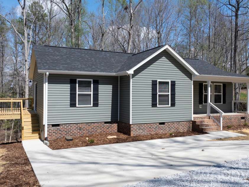 102 Kitchings Drive, Valdese, NC 28690.  MLS# CAR4363724, YatesRealty ID 13218. 