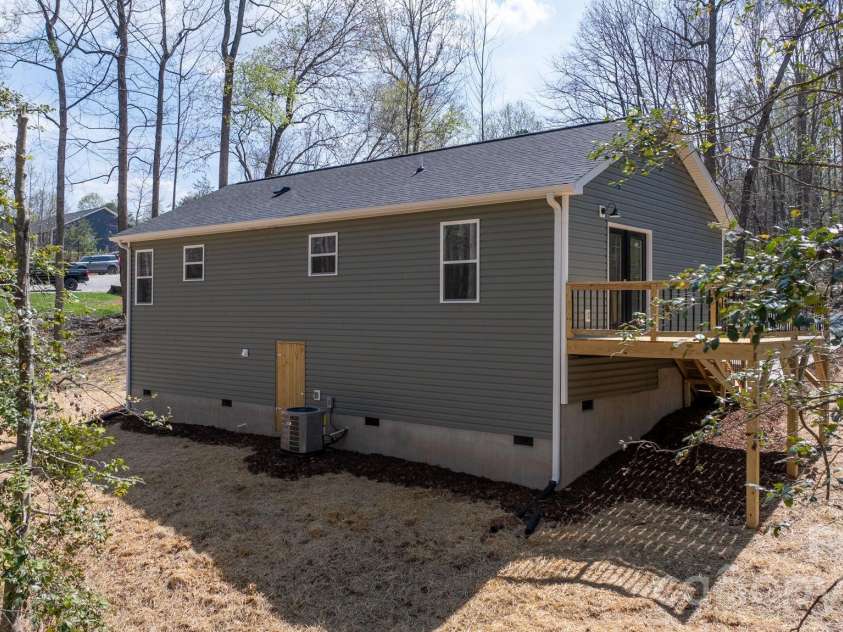 102 Kitchings Drive, Valdese, NC 28690.  MLS# CAR4363724, YatesRealty ID 13218. 
