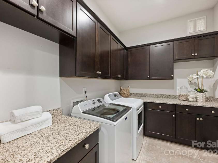 1550 Matthew Mcclure Circle, Davidson, NC 28036.  MLS# CAR4290666, YatesRealty ID 13218. 