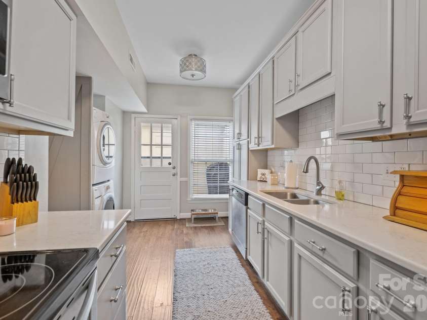 5943 Quail Hollow Road, Charlotte, NC 28210.  MLS# CAR4353357, YatesRealty ID 13219. 