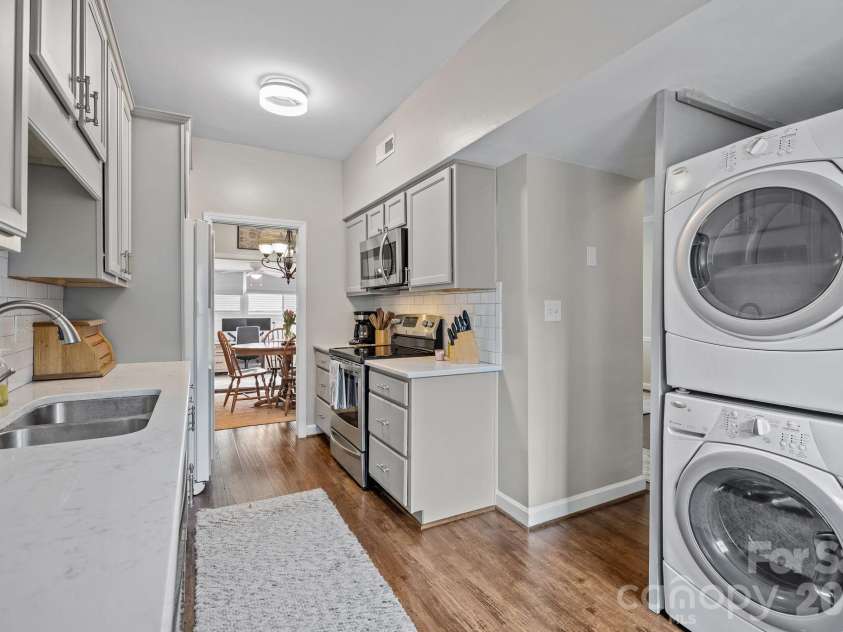 5943 Quail Hollow Road, Charlotte, NC 28210.  MLS# CAR4353357, YatesRealty ID 13219. 