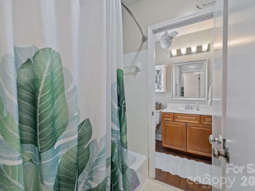 5943 Quail Hollow Road, Charlotte, NC 28210.  MLS# CAR4353357, YatesRealty ID 13219. 