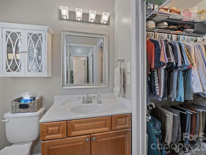 5943 Quail Hollow Road, Charlotte, NC 28210.  MLS# CAR4353357, YatesRealty ID 13219. 