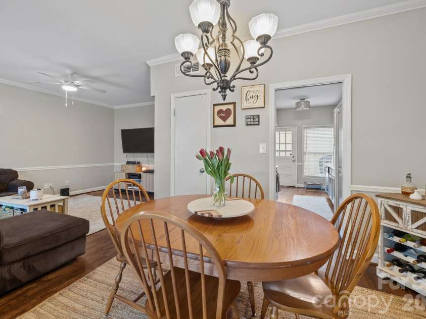 5943 Quail Hollow Road, Charlotte, NC 28210.  MLS# CAR4353357, YatesRealty ID 13219. 