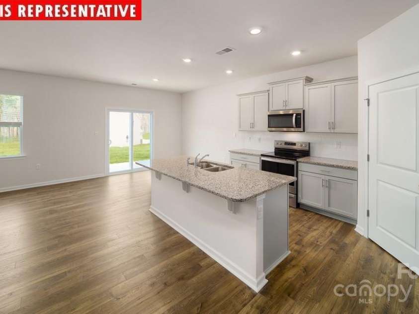 11123 Cardinal Creek Avenue, Charlotte, NC 28215.  MLS# CAR4221240, YatesRealty ID 1322. 