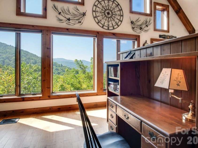 37 Jones Knob Road, Franklin, NC 28734.  MLS# CAR4342691, YatesRealty ID 1322. 