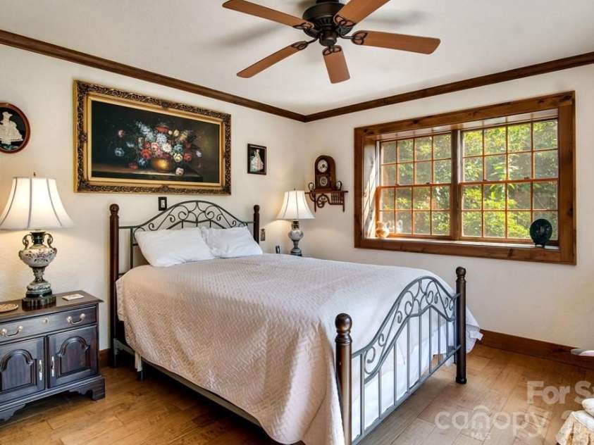 37 Jones Knob Road, Franklin, NC 28734.  MLS# CAR4342691, YatesRealty ID 1322. 