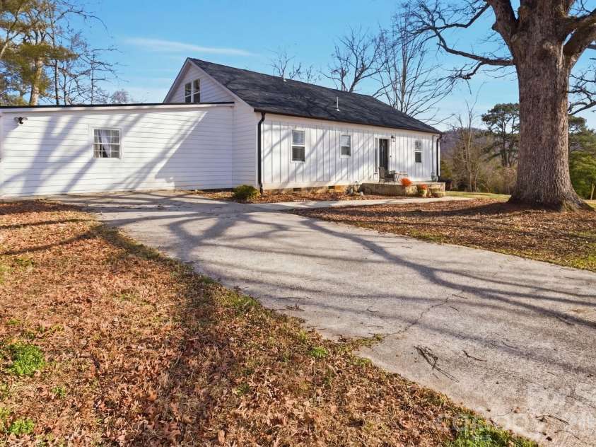 2269 Drexel Heights Street, Morganton, NC 28655.  MLS# CAR4350712, YatesRealty ID 13221. 
