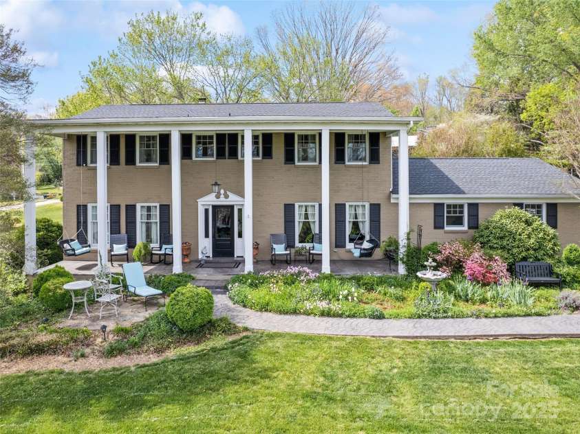 60 Club Knoll Avenue, Waynesville, NC 28786.  MLS# CAR4250873, YatesRealty ID 13222. 