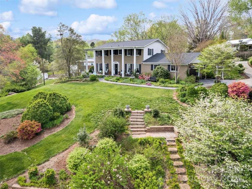 60 Club Knoll Avenue, Waynesville, NC 28786.  MLS# CAR4250873, YatesRealty ID 13222. 