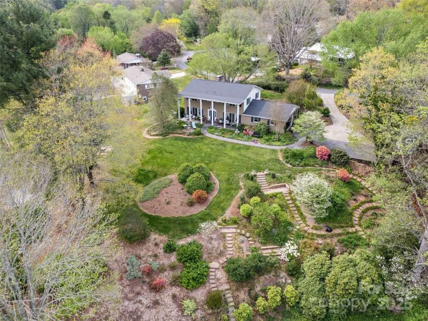 60 Club Knoll Avenue, Waynesville, NC 28786.  MLS# CAR4250873, YatesRealty ID 13222. 