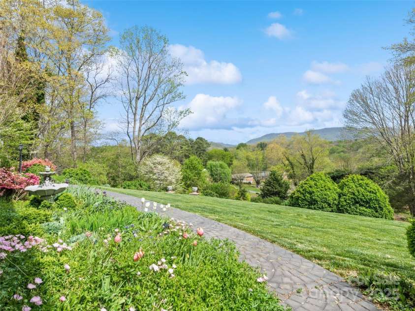 60 Club Knoll Avenue, Waynesville, NC 28786.  MLS# CAR4250873, YatesRealty ID 13222. 