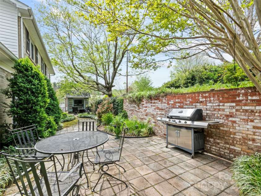 60 Club Knoll Avenue, Waynesville, NC 28786.  MLS# CAR4250873, YatesRealty ID 13222. 