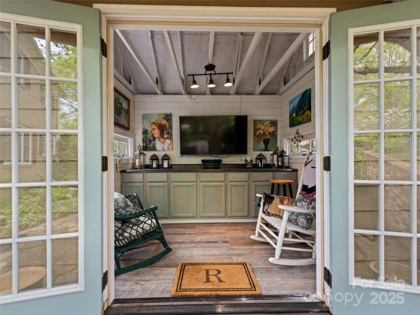 60 Club Knoll Avenue, Waynesville, NC 28786.  MLS# CAR4250873, YatesRealty ID 13222. 