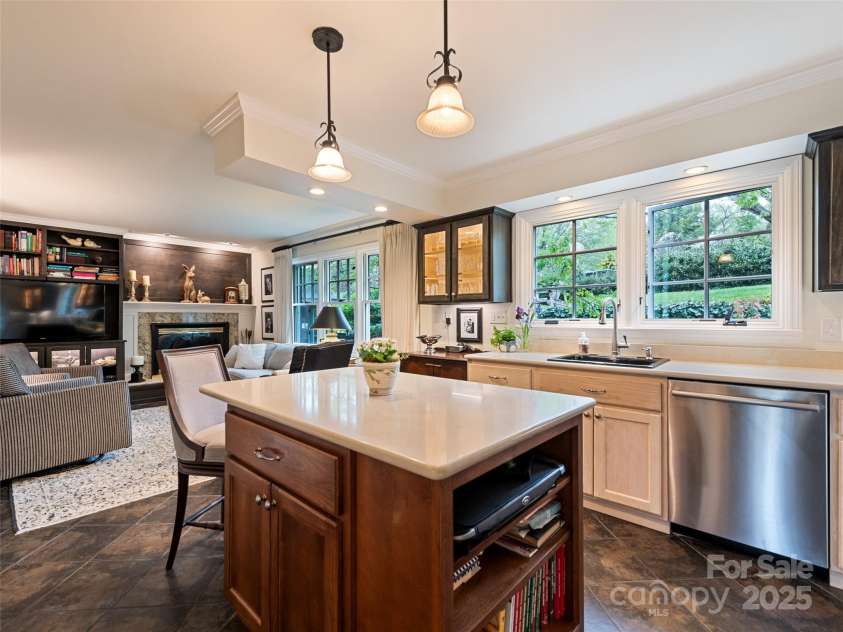 60 Club Knoll Avenue, Waynesville, NC 28786.  MLS# CAR4250873, YatesRealty ID 13222. 