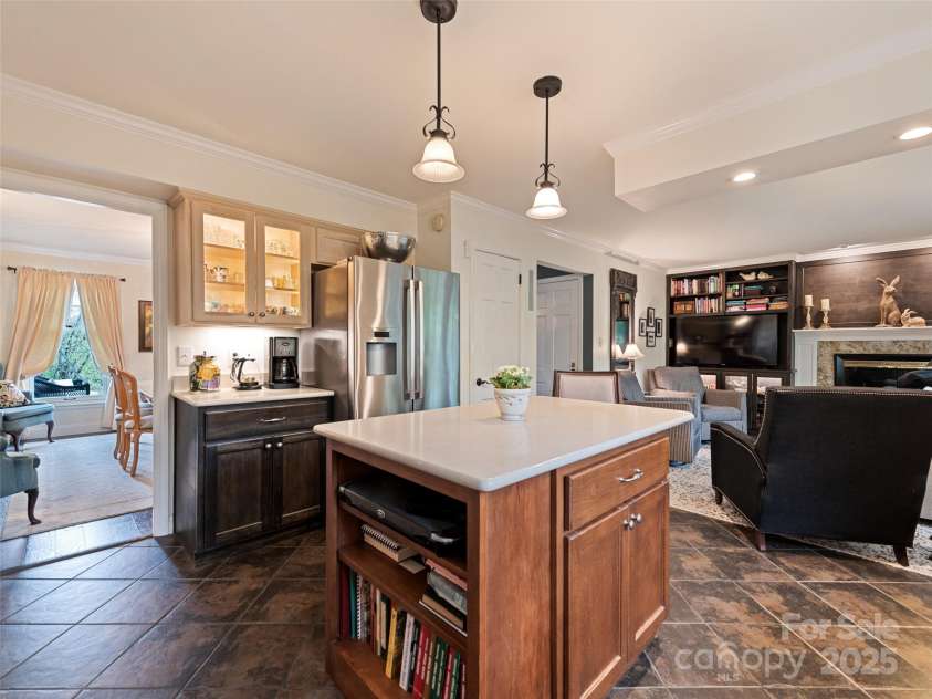 60 Club Knoll Avenue, Waynesville, NC 28786.  MLS# CAR4250873, YatesRealty ID 13222. 