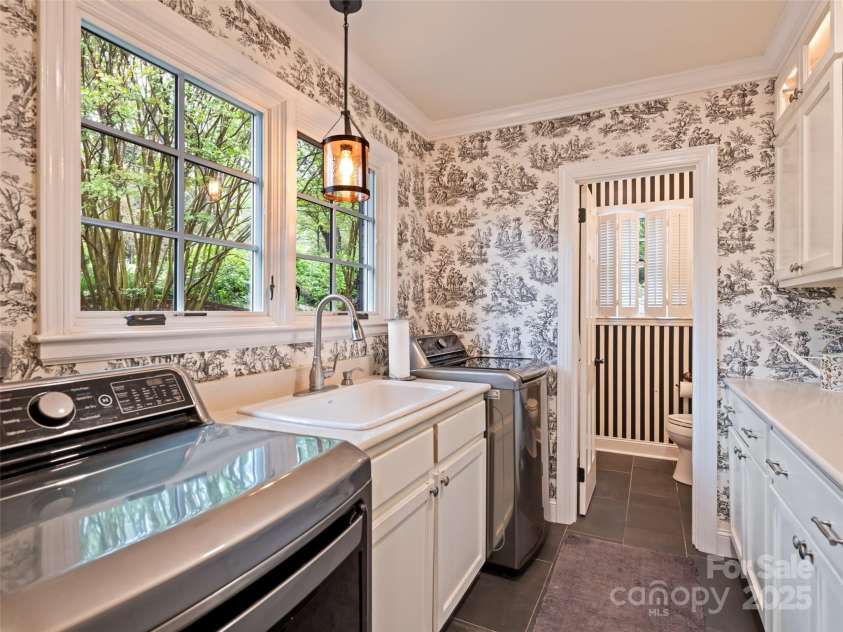 60 Club Knoll Avenue, Waynesville, NC 28786.  MLS# CAR4250873, YatesRealty ID 13222. 
