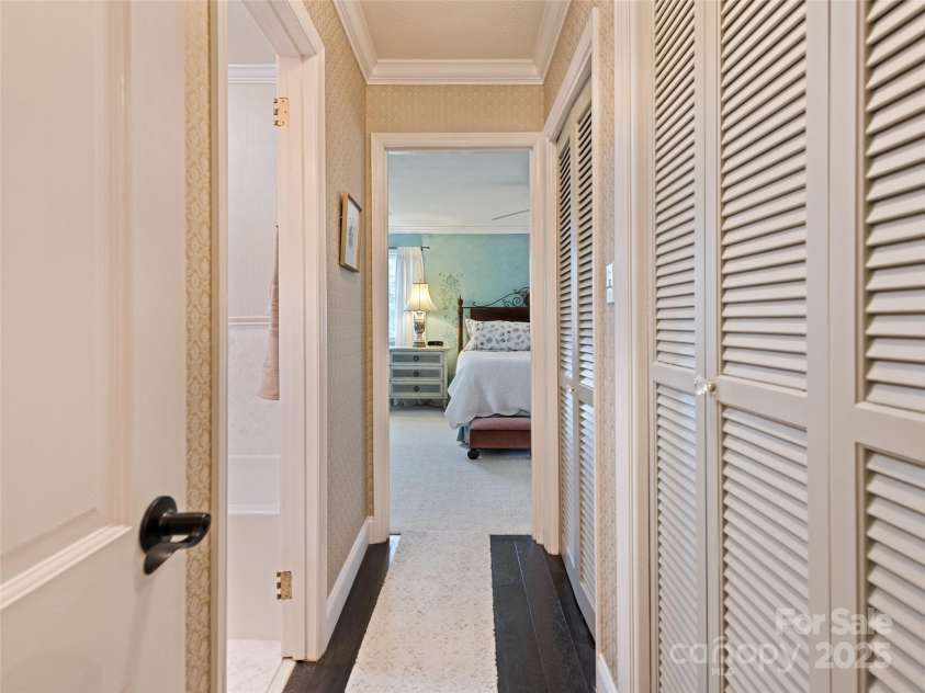 60 Club Knoll Avenue, Waynesville, NC 28786.  MLS# CAR4250873, YatesRealty ID 13222. 
