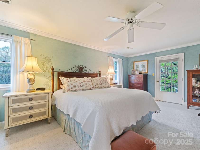 60 Club Knoll Avenue, Waynesville, NC 28786.  MLS# CAR4250873, YatesRealty ID 13222. 