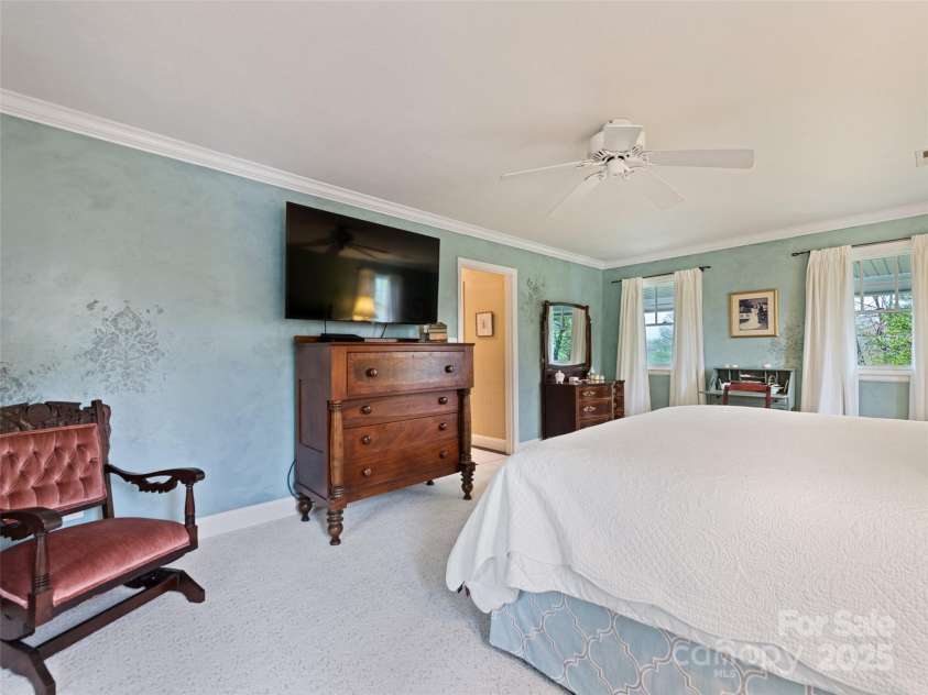 60 Club Knoll Avenue, Waynesville, NC 28786.  MLS# CAR4250873, YatesRealty ID 13222. 
