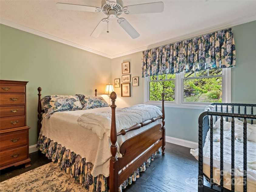60 Club Knoll Avenue, Waynesville, NC 28786.  MLS# CAR4250873, YatesRealty ID 13222. 