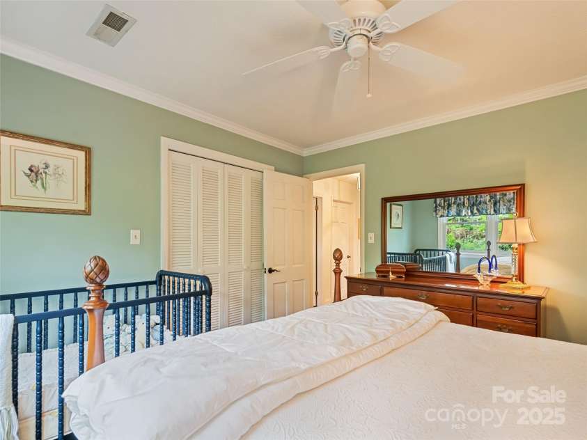 60 Club Knoll Avenue, Waynesville, NC 28786.  MLS# CAR4250873, YatesRealty ID 13222. 