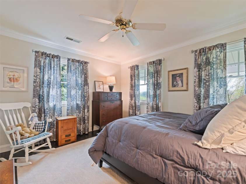 60 Club Knoll Avenue, Waynesville, NC 28786.  MLS# CAR4250873, YatesRealty ID 13222. 