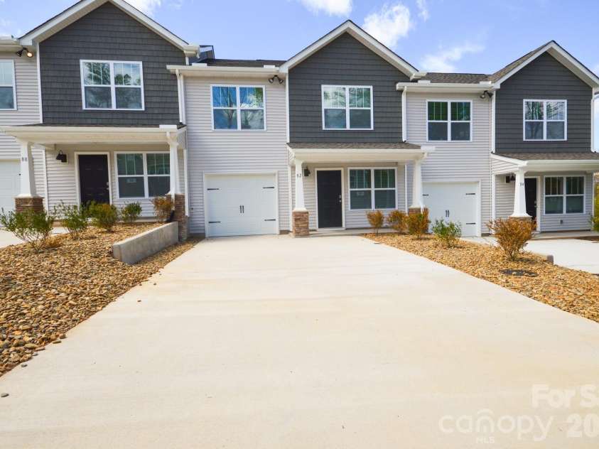 82 Cain Hollow Way, Asheville, NC 28806.  MLS# CAR4359312, YatesRealty ID 13222. 