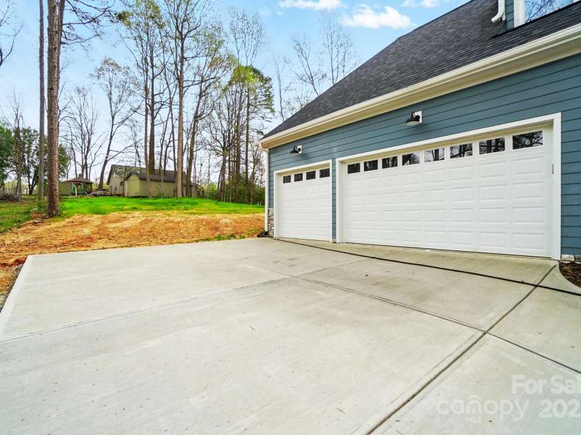 149 Shady Cove Road, Troutman, NC 28166.  MLS# CAR4252387, YatesRealty ID 13223. 3 car garage