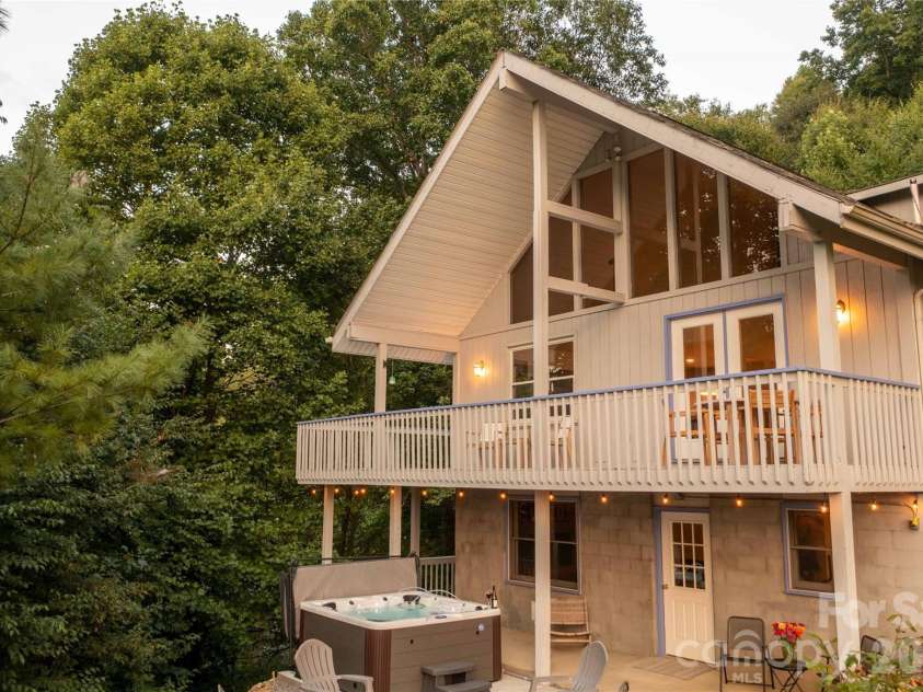 348 Dandelion Lane, Burnsville, NC 28714.  MLS# CAR4340112, YatesRealty ID 13223. 