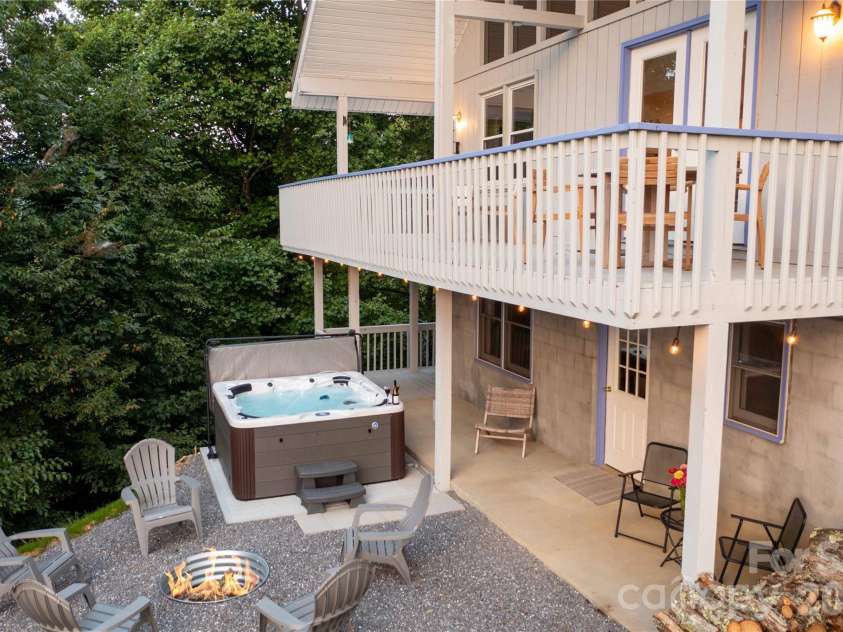 348 Dandelion Lane, Burnsville, NC 28714.  MLS# CAR4340112, YatesRealty ID 13223. 