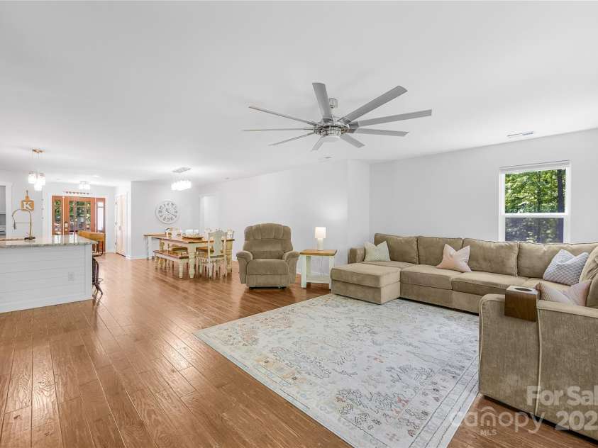 5615 American Way, Denver, NC 28037.  MLS# CAR4254006, YatesRealty ID 13224. 