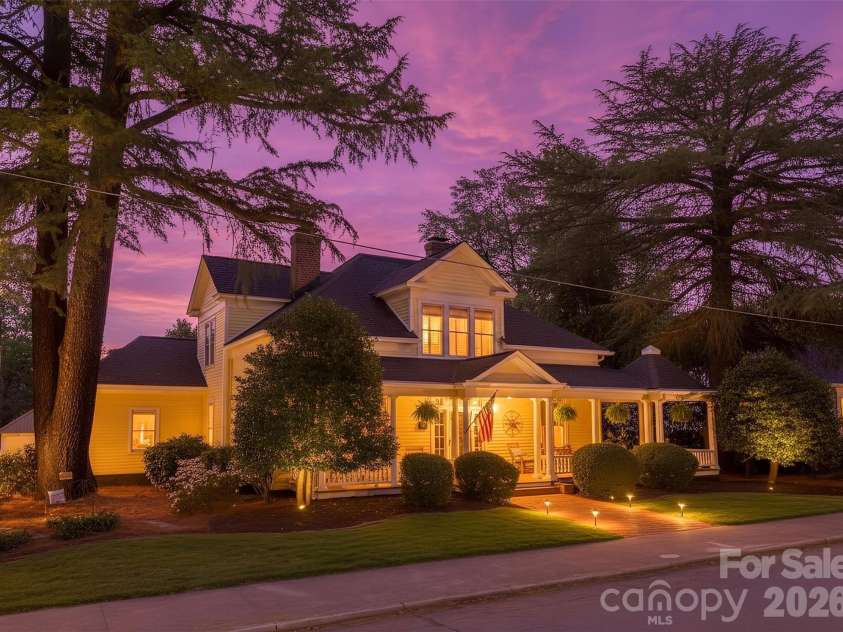 8 Vance Street, Lexington, NC 27292.  MLS# CAR4369214, YatesRealty ID 13224. 