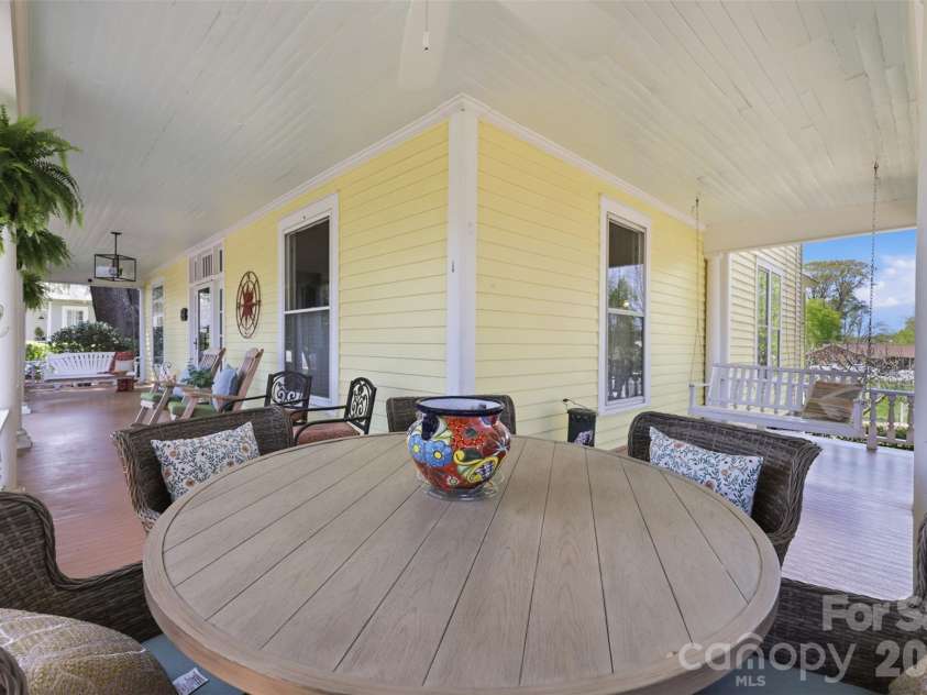8 Vance Street, Lexington, NC 27292.  MLS# CAR4369214, YatesRealty ID 13224. 