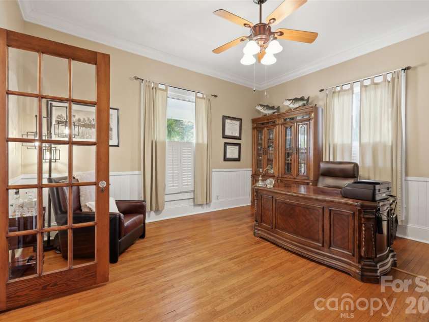 8 Vance Street, Lexington, NC 27292.  MLS# CAR4369214, YatesRealty ID 13224. 