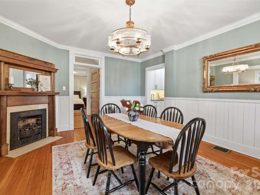8 Vance Street, Lexington, NC 27292.  MLS# CAR4369214, YatesRealty ID 13224. 
