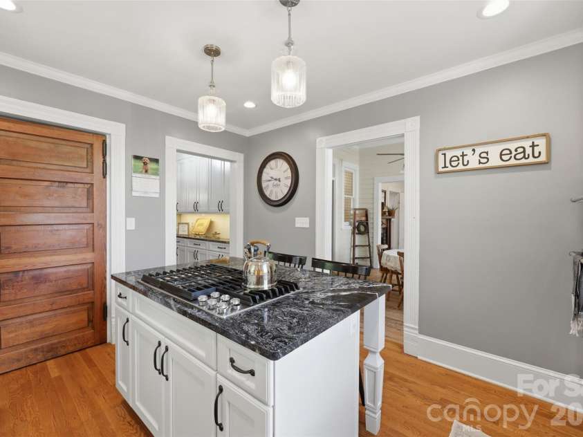 8 Vance Street, Lexington, NC 27292.  MLS# CAR4369214, YatesRealty ID 13224. 