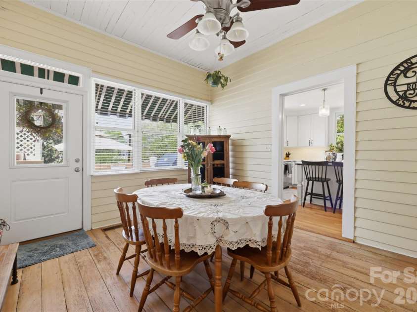 8 Vance Street, Lexington, NC 27292.  MLS# CAR4369214, YatesRealty ID 13224. 